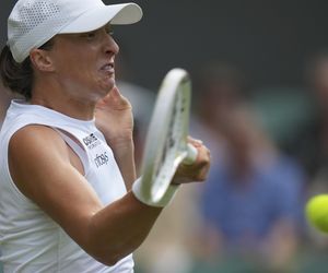 Kiedy gra Iga Świątek z Clarą Tauson? O której godzinie mecz w 4. rundzie Wimbledonu?