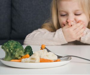 5 reakcji na jedzenie, z których dziecko samo nie wyrośnie