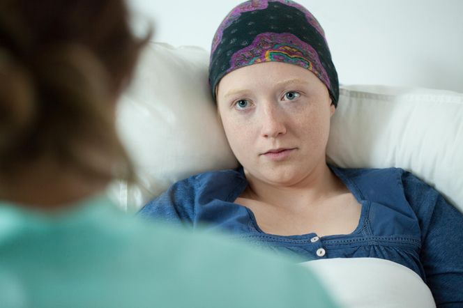 Rak zabrał im dzieciństwo, wejście w dorosłość przeraża. Czasem rezygnują z leczenia