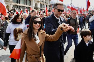 Roześmiana Marta Kaczyńska tańczy poloneza z mężem. Ten uśmiech mówi wszystko!