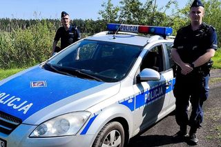 Podbiegł do policjantów po pomoc. Mówił, że kobieta wykrwawia się na swoim podwórku