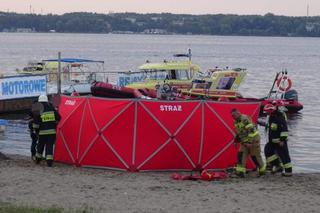 Razem zaczęli tonąć, mąż utopił się na oczach żony. Dramat na plaży w Nieporęcie