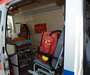 Dramat w Warszawie. Matka patrzyła na umierającego syna. Chwilę wcześniej uderzyli w słup
