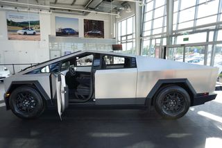 To prawdziwa sensacja na śląskich drogach. Tesla Cybertruck zarejestrowana w Polsce 
