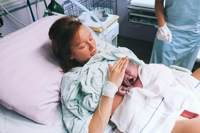 Poród kleszczowy lub z pomocą próżniociągu - kiedy stosuje się te narzędzia położnicze?