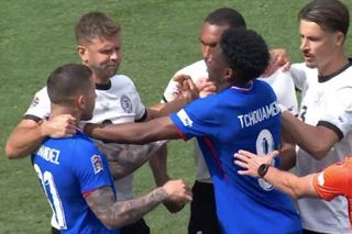 Niemcy – Francja: Wielka awantura na boisku! Piłkarze zaczęli się szarpać w trakcie hitu Ligi Narodów