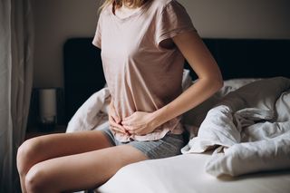 Jak wygląda implantacja zarodka i czy daje jakieś objawy?