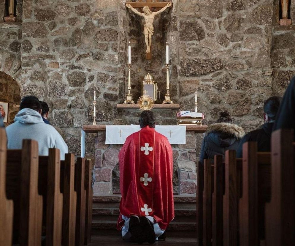 Ksiądz z Sosnowca do młodzieży na rekolekcjach: Kobiety nie myślą, mają służyć mężowi