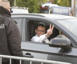 Karol Nawrocki przyjechał do TVP. Symboliczny gest i mocne wsparcie z zaplecza