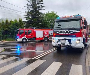 Pożar budynku wielorodzinnego w Katowicach. Na miejscu interweniowało kilkudziesięsiu strażaków