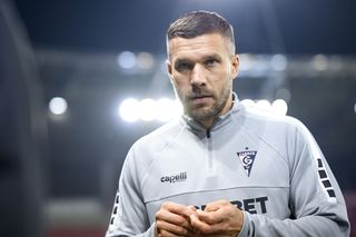Lukas Podolski uderzył pięścią w stół! Piłkarz nie mógł już dłużej tego znosić, postawił sprawę jasno