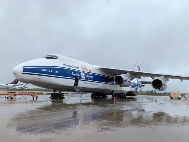 Rosyjski AN-124-100 firmy Volga-Dnepr