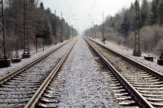 Tragedia na torach kolejowych. Nie żyje 45-latek potrącony przez pociąg